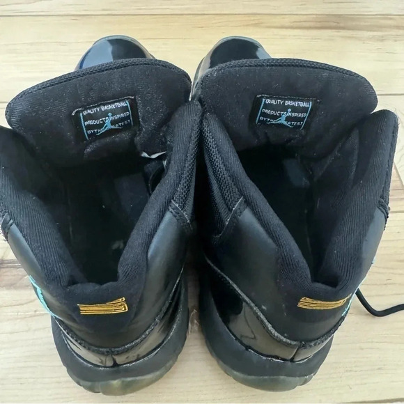 AIR JORDAN 11 RETRO - Picture 9 of 11